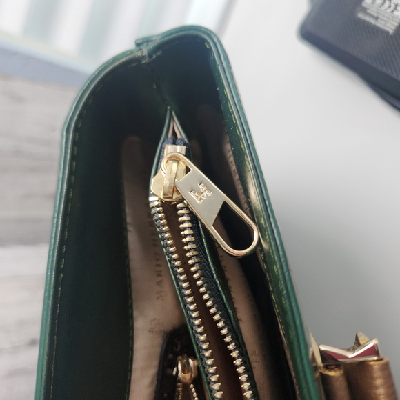 Mario Hernadez Green and Gold Floral Tote Bag with Gold Handles - Picture 11 of 16